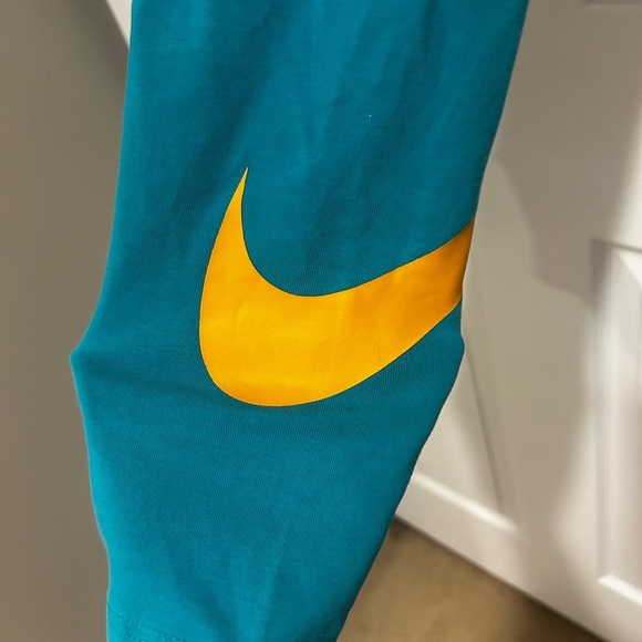 Nike Women’s Aqua Leggings with Orange Logo Size Large - Picture 3 of 8